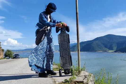 Titan-4WD-vs.-Titan-X-Which-Electric-Skateboard-Suits-You-Best Boneeboard